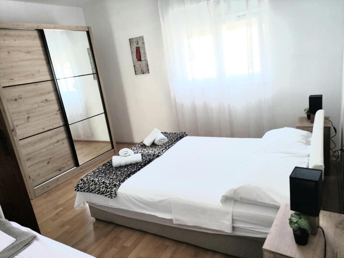 Apartments"Nika" With Private Pool Galovac  Экстерьер фото