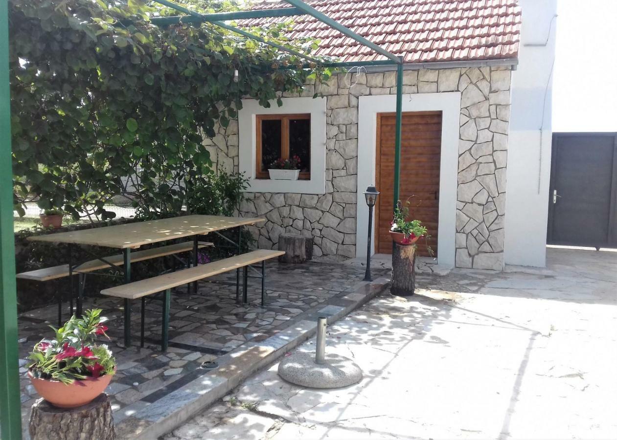 Apartments"Nika" With Private Pool Galovac  Экстерьер фото