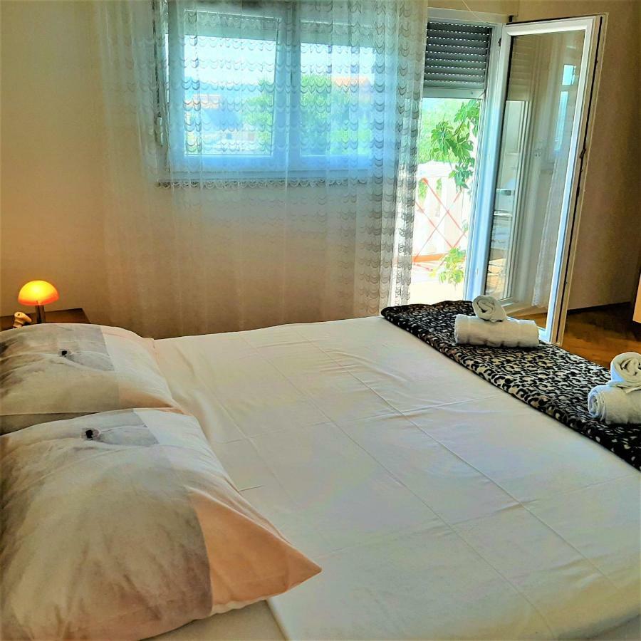 Apartments"Nika" With Private Pool Galovac  Экстерьер фото